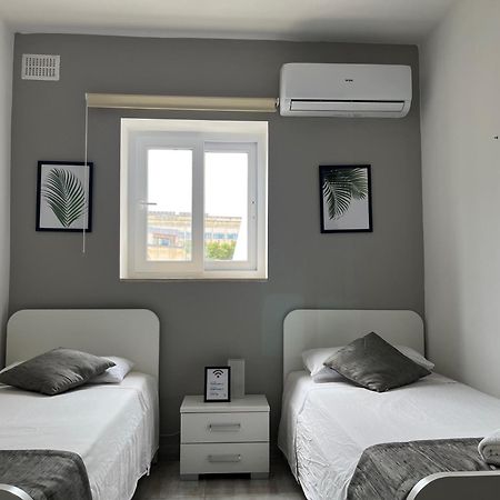 F4 Room 3, Private Room Two Single Beds Shared Bathroom Msida Exterior foto