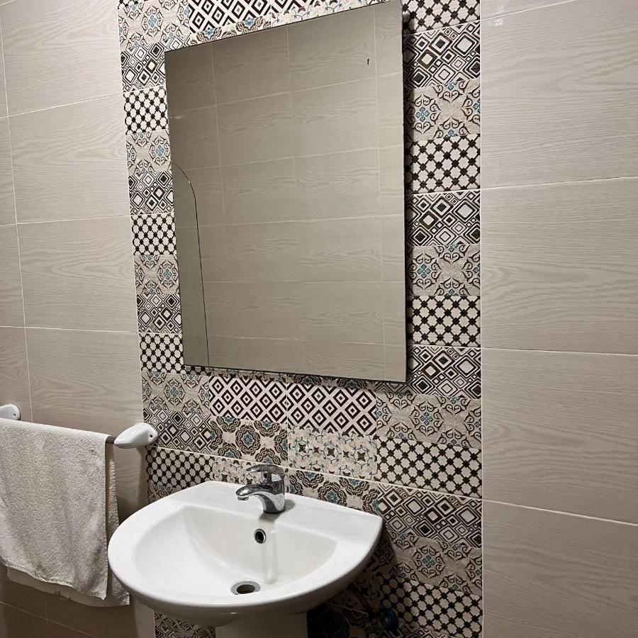 F4 Room 3, Private Room Two Single Beds Shared Bathroom Msida Exterior foto