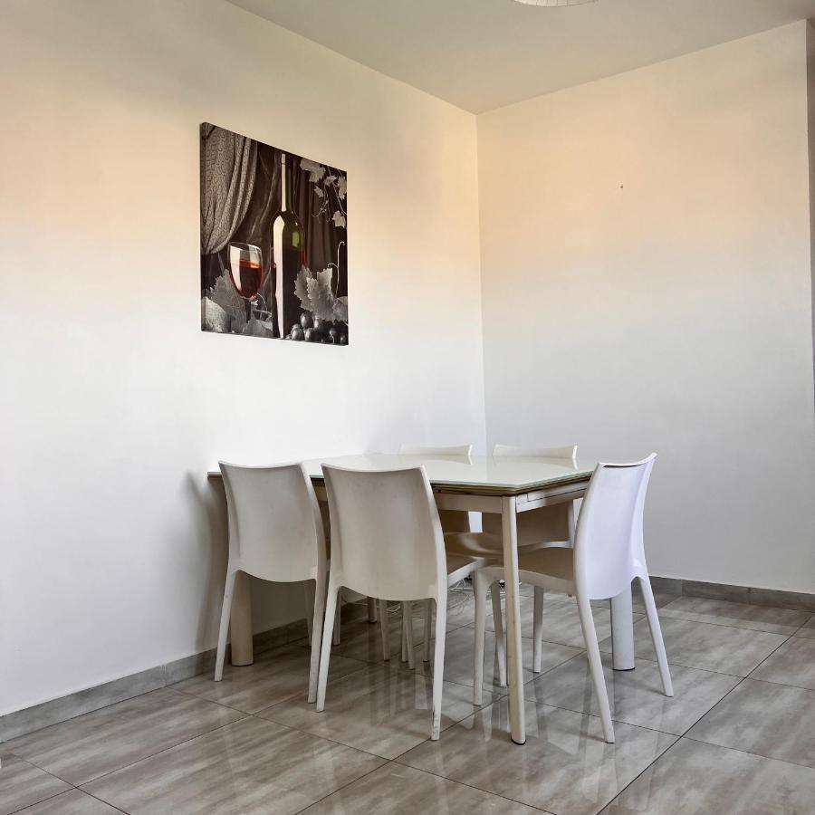 F4 Room 3, Private Room Two Single Beds Shared Bathroom Msida Exterior foto
