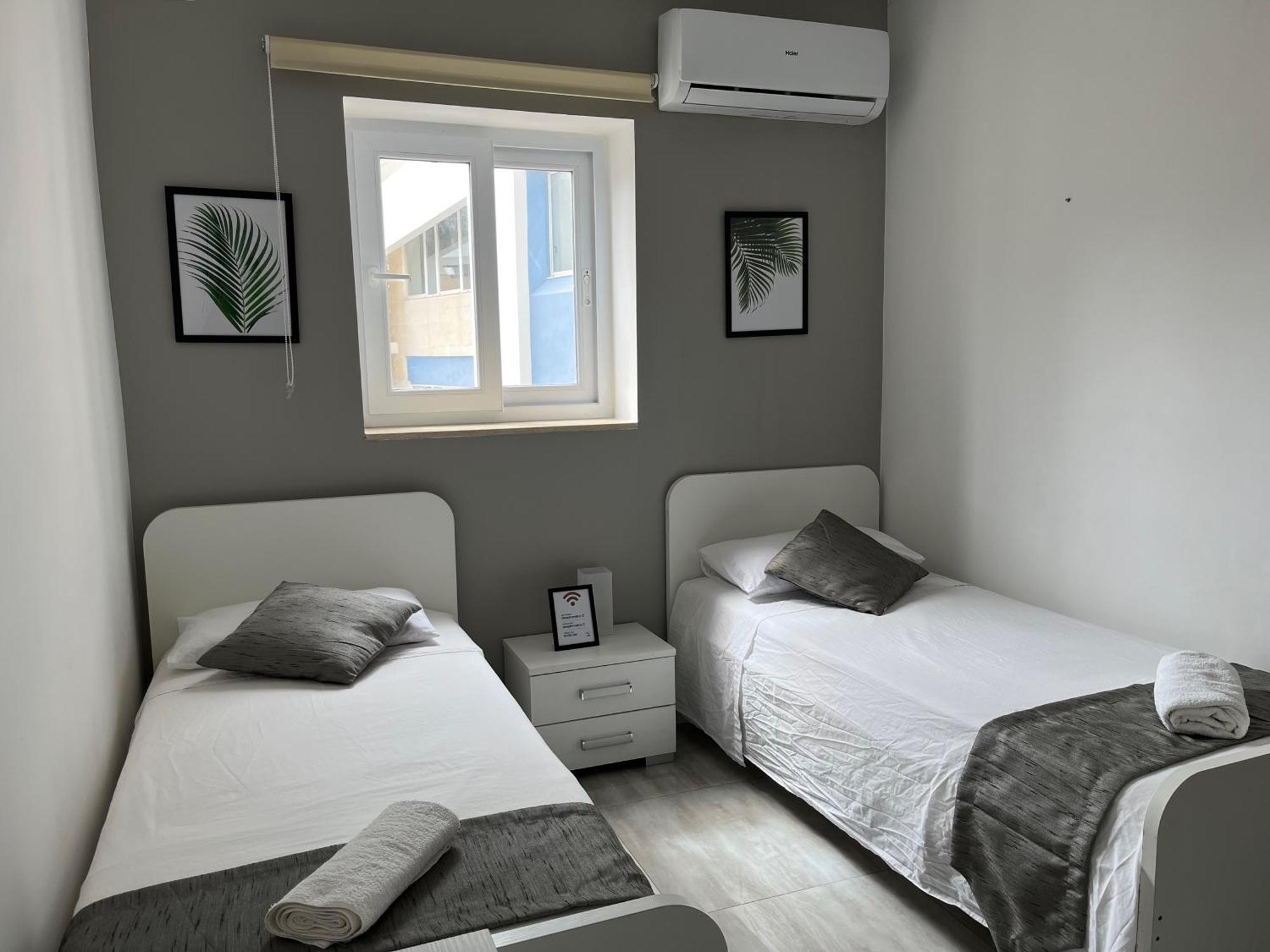 F4 Room 3, Private Room Two Single Beds Shared Bathroom Msida Exterior foto