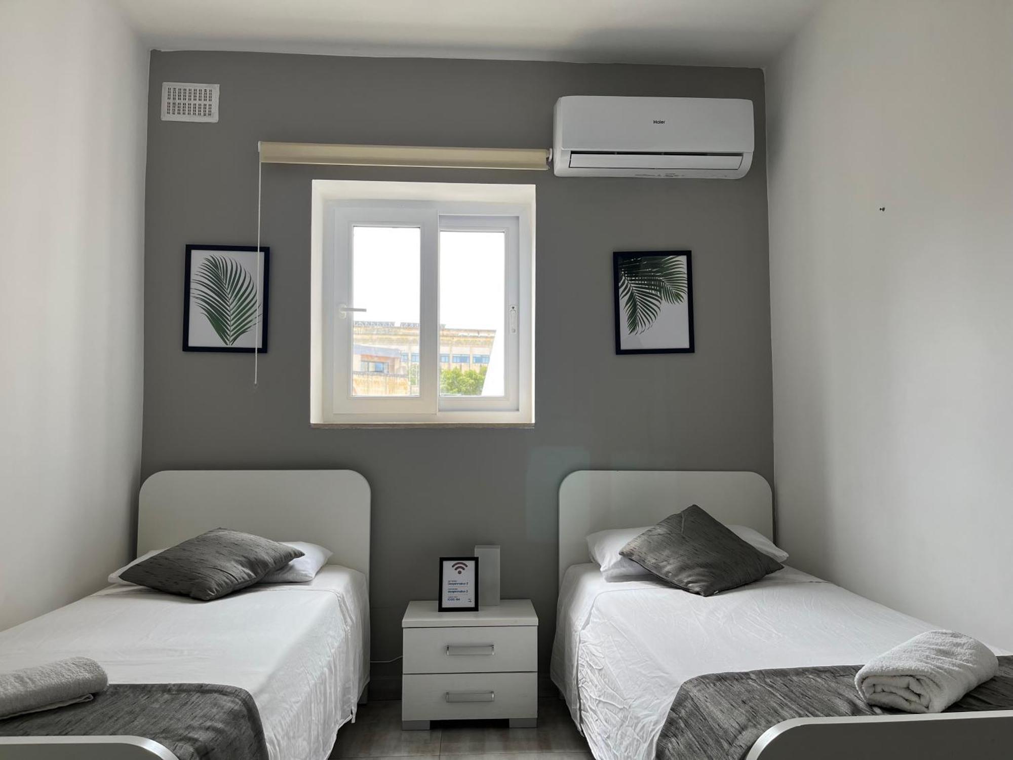 F4 Room 3, Private Room Two Single Beds Shared Bathroom Msida Exterior foto